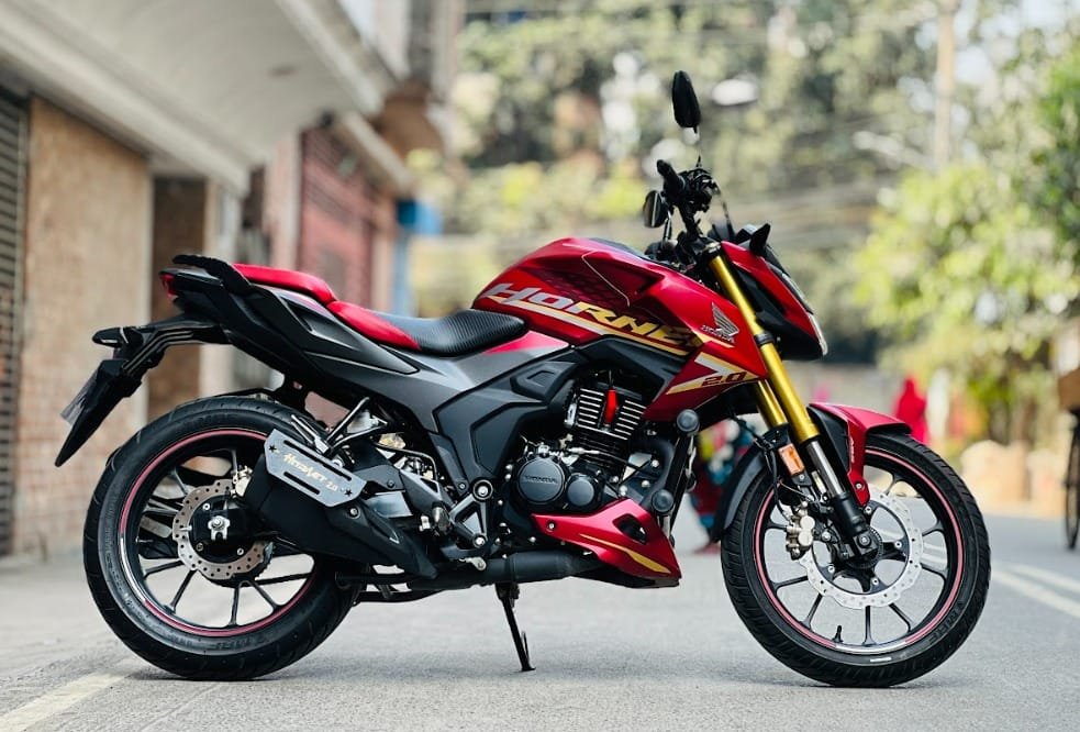 Honda Hornet 2.0 Motorcycle – 184cc BS-VI Engine