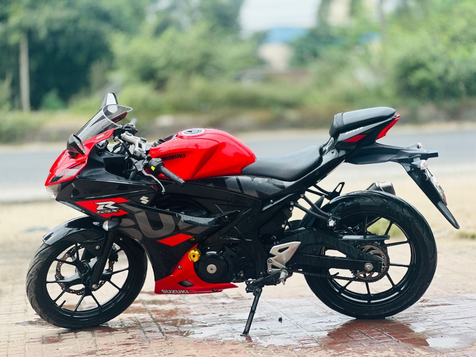 Suzuki GSX-R150 Motorcycle – 147.3cc Liquid-Cooled Engine, 19.2 PS Power